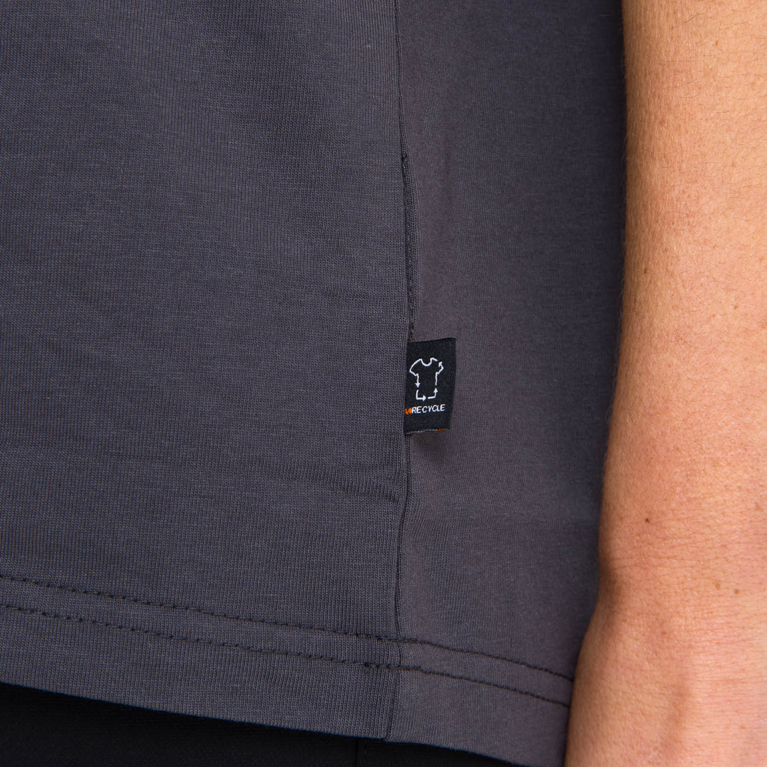 Polera Manga Corta Mujer Hata Gris Oscuro Merrell