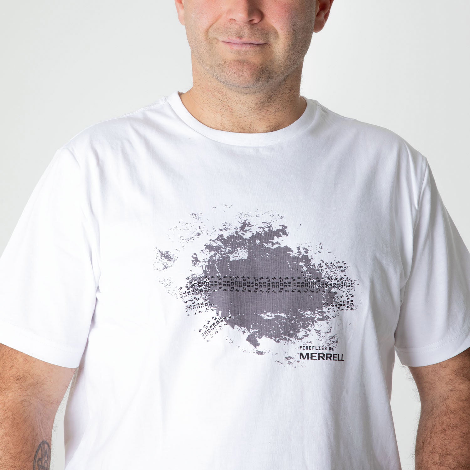 Polera Hombre Fireflies Bike & Lines Blanca Merrell