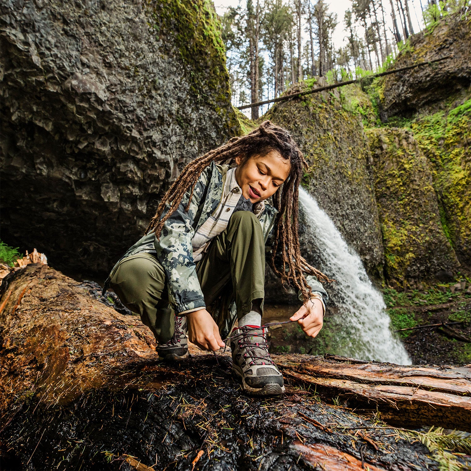 Botín Niños Moab 3 Mid Waterproof Boulder/Rojo Merrell